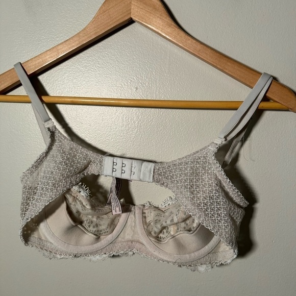 Victoria secret push up without padding 34C - Picture 4 of 5